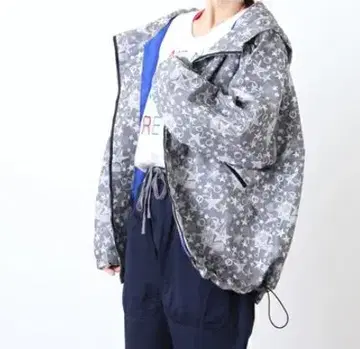 CUBE SUGAR 별 패턴 프린트 나일론 후드티