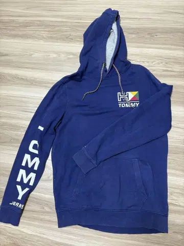 TOMMY JEANS 네이비 후드티