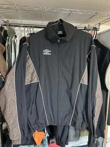 엄브로 점퍼