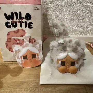 popmart 팝마트 crybaby wild but cutie
