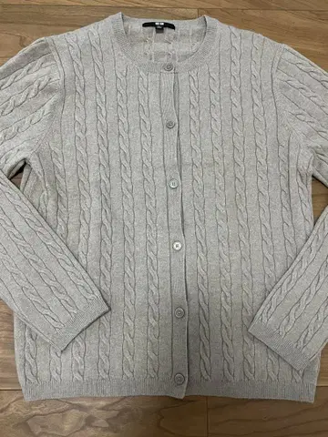 시착만 한 상품 유니클로 UNIQLO 케이블 크루넥 가디건 베이지 XXL