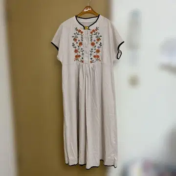 꽃무늬 자수 반팔 셔츠 원피스 베이지 사이즈 M