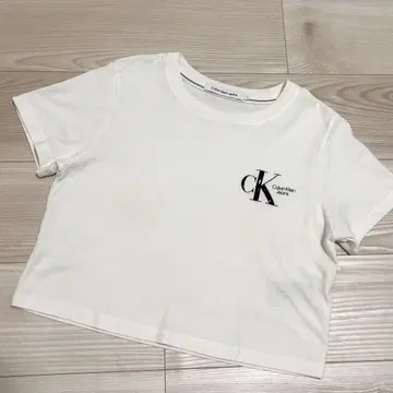 캘빈클라인 숏 기장 로고 T셔츠 S Calvin Klein