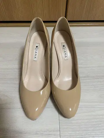 DIANA 베이지 스틸레토 하이힐