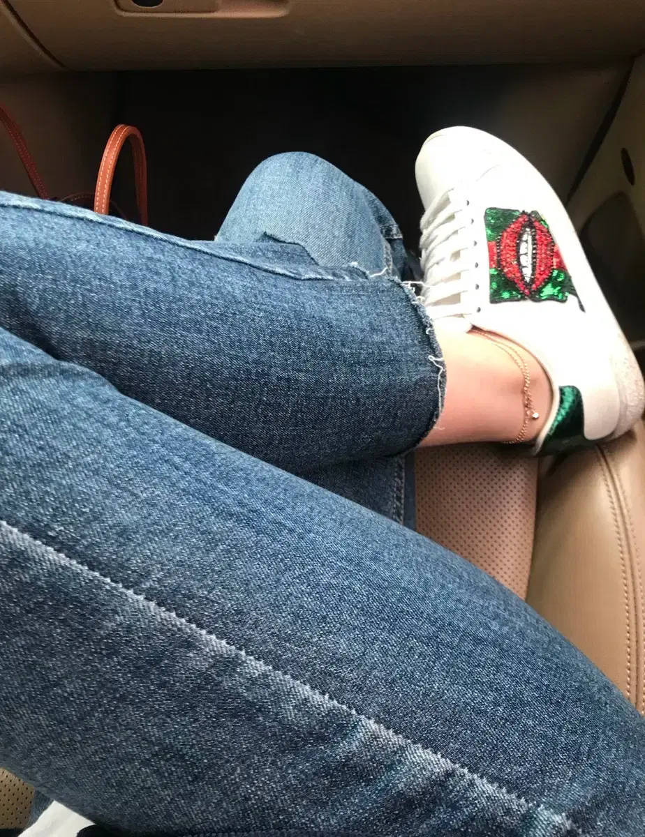 Gucci sneakers lips 225