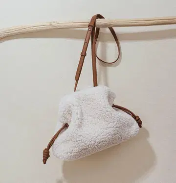 화이트 시어링풍 숄더백