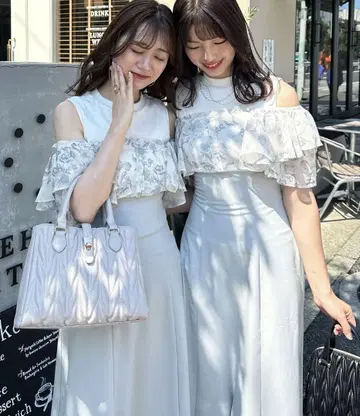 MAJESTIC LEGON 허리가 잘록한 프릴 레어 원피스