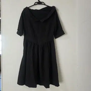 블랙 오프숄더 반팔 원피스