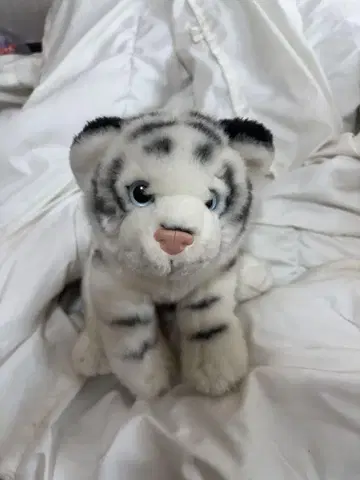 화이트 타이거 봉제 인형