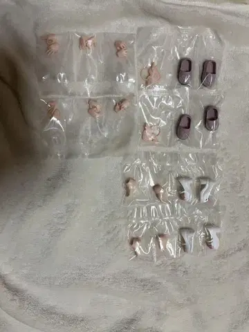 인형 부품