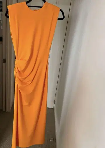 ZARA 오렌지 드레이프 슬리브리스 롱 원피스