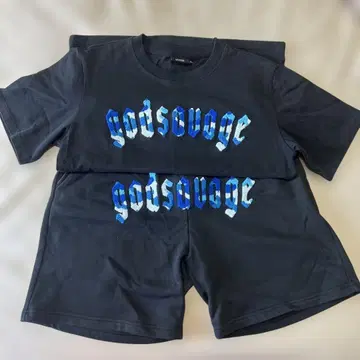 godsvage T셔츠와 숏팬츠 세트