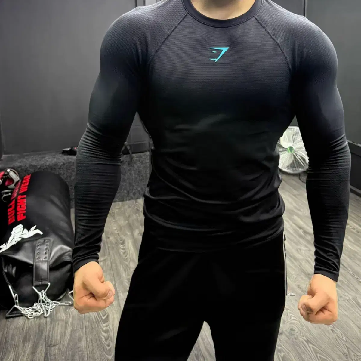Gymshark Onyx V5 Long Sleeve Size S on Bunjang Global Site.