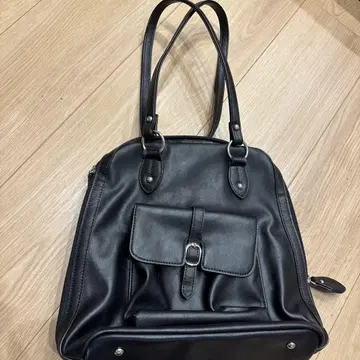 백팩으로도 사용할 수 있는 토트백