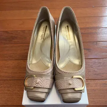 with width 벨트 모티브 가죽 펌프스 베이지 23cm 3E