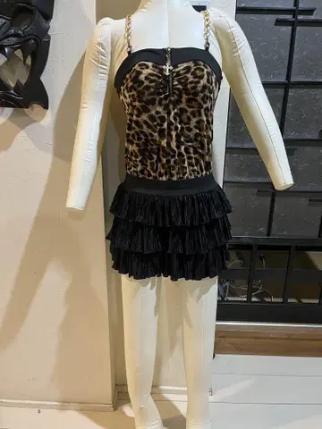 레오파드 무늬 탱크탑과 프릴 스커트 헤이세이 여자 갸루 y2k