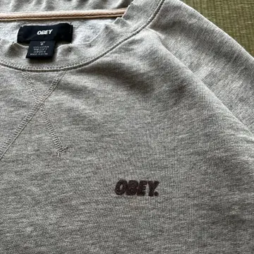 OBEY 로고 맨투맨 트레이닝복 OBEY. 오베이 S 사이즈