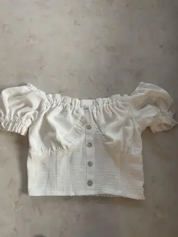 다리치 코튼 라이크 프릴 오프숄더 상의