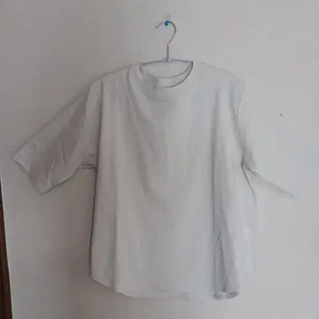 이번 시즌 새상품 로주몽드 클레르 크루넥 라운드 헴 T셔츠 베이지 기타