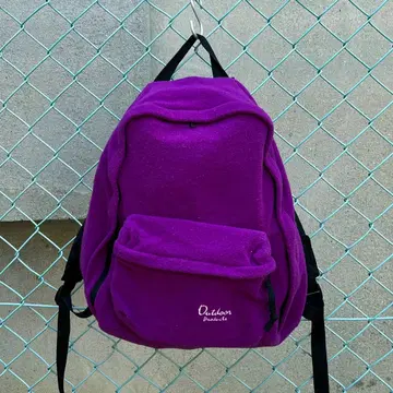 아웃도어 프로덕츠 OUTDOOR 필기체 자수 로고 플리스 소재 데이팩