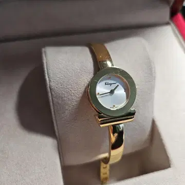 시리얼 넘버, 박스 포함 페라가모 GANCINO BRACELET 시계
