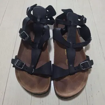BIRKENSTOCK 블랙 스웨이드 샌들 조정 가능한 버클 포함