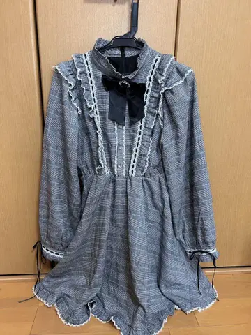 허니시나몬 그레이 계열 체크 프릴 원피스