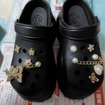 CROCS 블랙 클로그 샌들
