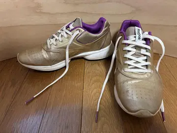 리복 이지톤 골드/사이즈 24cm/약간의 흠집 및 얼룩