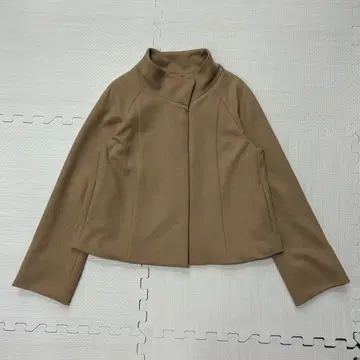 베이지 노카라 케이프 코트