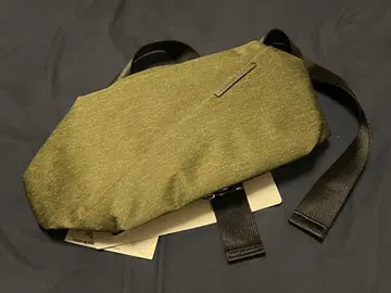 NIID R0 라이트 그린 사코슈 바디백