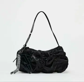 ZARA 멀티 참 개더 버킷백 핸드백