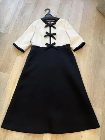 토미하리 아이 씨 콜라보 M Maglie le cassetto 원피스