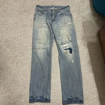 데미지 가공 데님 청바지 옅은 파랑