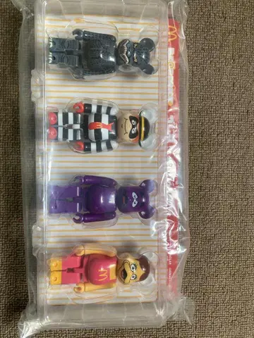 베어브릭 RBRICK 고질라 VS 맥도날드