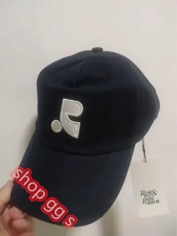 Rest & Recreation 네이비 자수 로고 야구 모자