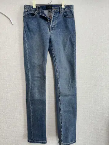 A.P.C. 프티 뉴스탠다드 26