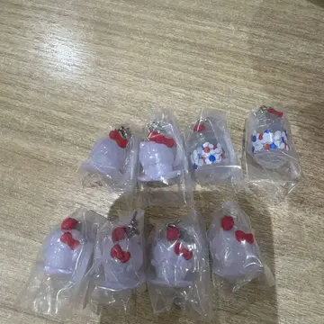 헬로키티 x 몽치치 전 7개