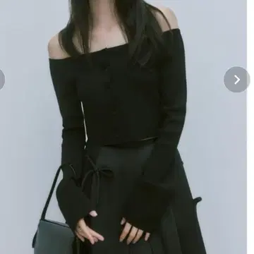 하자 있음 세미 오프숄더 울트라 크롭 가디건 그레이 프레이 아이디