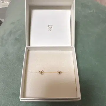 Samantha Tiara 리본 모티브 귀걸이