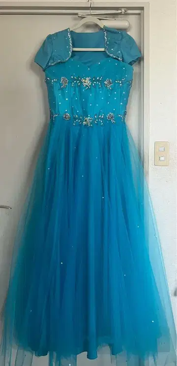 어린이용 비쥬 부착 파랑 롱 드레스 16 사이즈 (160cm)