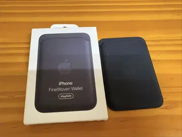정품 iPhone FineWoven wallet magsafe