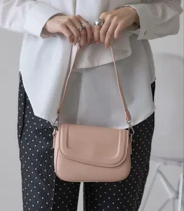플랩 숄더백
