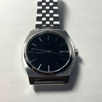 새상품급 NIXON 닉슨 손목시계 남성용 실버 작동품
