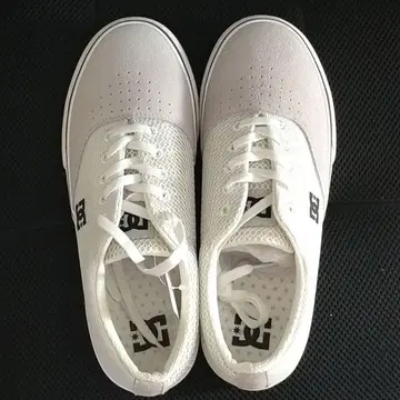 새상품 미사용 DC 캐주얼 스니커즈 화이트 28.0cm