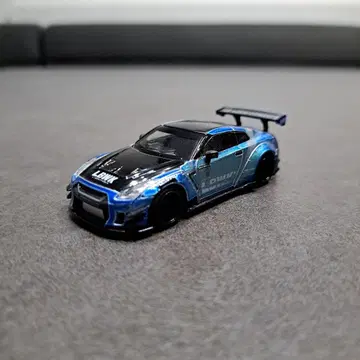 GTR35 LB WK 1/64 파랑 왼쪽 색바램 있음