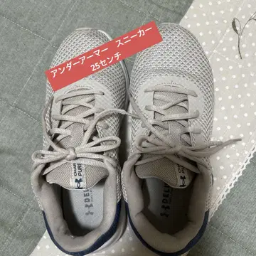언더아머 스니커즈 25cm