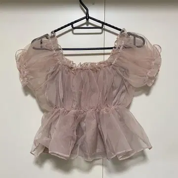 오프숄더 프릴 상의 핑크