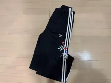 adidas 자수 블랙 팬츠