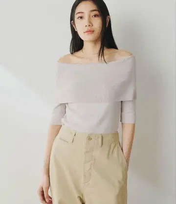 새상품 미사용품 택 포함 Whim gazette 오프숄더 니트 풀오버
